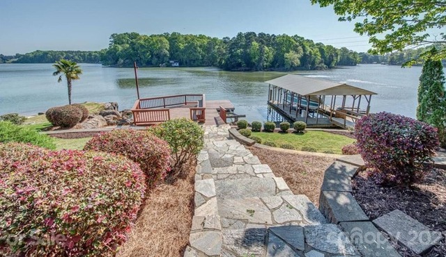 Majestic Lake Views + Movie Theater + Private Beach + Dock ⛵