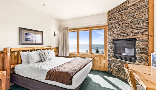 Majestic Lake Views | Studio, 2 Queen | Pools