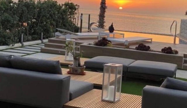 MAJESTIC LUXURY VILLA OVERLOOKING THE SEA, ALICANTE.IN FIRST LINE BEACH!