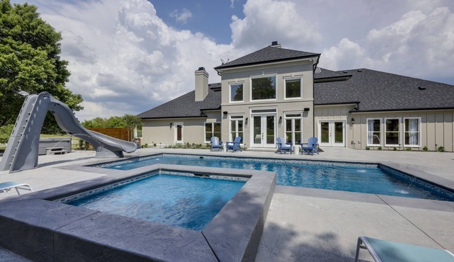 Majestic Manor-Private Hundred Acre Yard-Pool/Spa