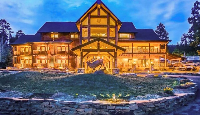 Majestic Manor with Private Pool, Theater Room, Large outdoor wedding altar