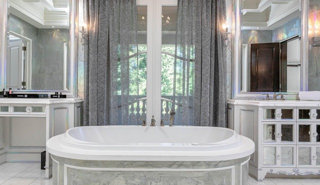 Majestic Mansion: Ultra-Luxury Palace