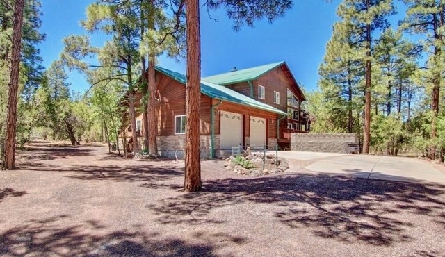 Majestic Mountain Getaway - Jenson's TreeHouse, a Spacious Cabin Retreat.
