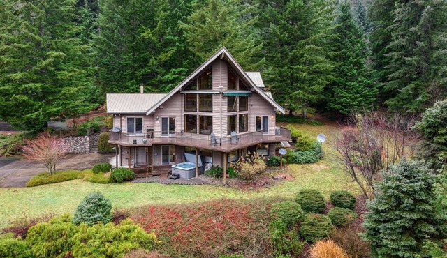 Majestic Mountain Retreat on 20 Acres, Gorgeous Views, Ponds, Hot Tub, Sauna, 15 Miles to Gov Camp