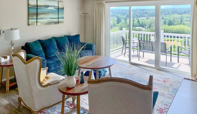 Majestic mountain view dog-friendly home with patio and fireplace