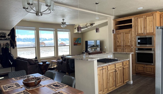 Majestic Mountain View Home