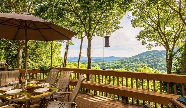 Majestic mountain view, Luxury Home, Total seclusion-Privacy, Hot Tub, Fireplace