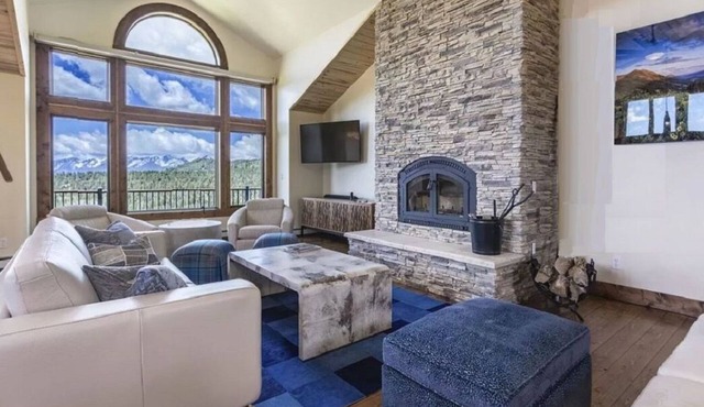 Majestic Mountaintop Retreat! Luxury in a serene setting All seasons family fun