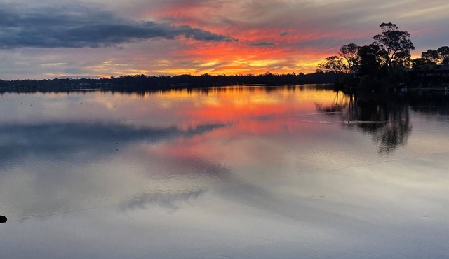 Majestic Nagambie lake view from your own private balcony. Centrally located.