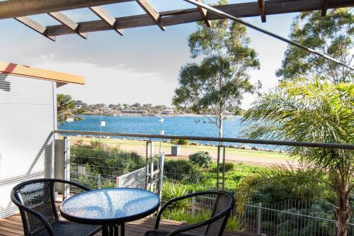 Majestic Oasis Apartments