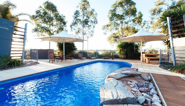 Majestic Oasis Apartments