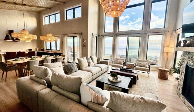 Majestic Oceanfront Chalet - Hot tub and Sauna- Private