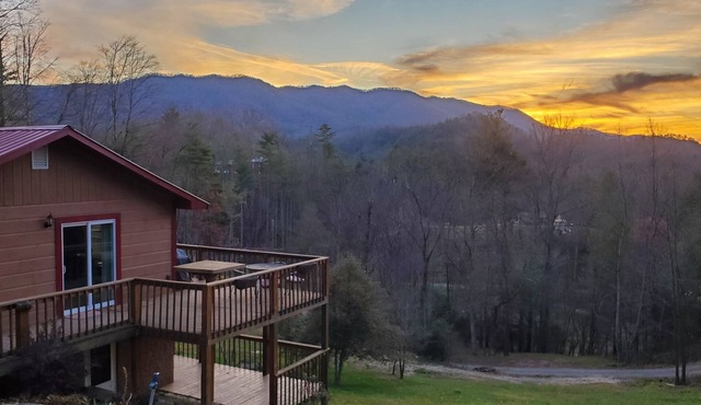 Majestic Peak - Mountain Views and Lake Access