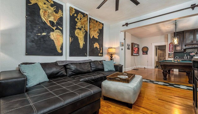 Majestic & Relaxing Home w/3 Beds Pool Table Bar! Sleeps 8