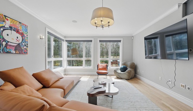 Majestic Retreat on Schmidt Lake