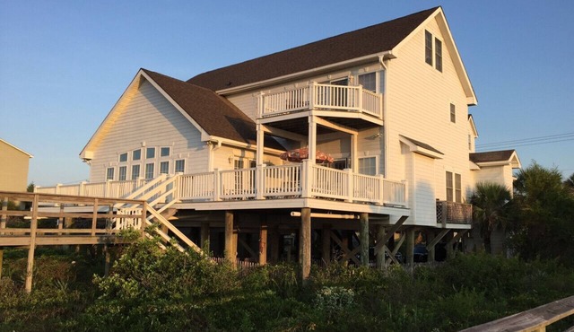 Majestic Sandcastle! Oceanfront-Pet Friendly! 4 King BRs -1 queen sleeping area