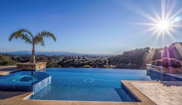 Majestic Soquel Home with Infinity Pool, SPA & theater room, Monterey Bay Views