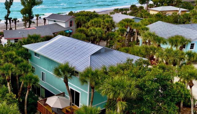 Majestic Summer Sunsets just 50 steps to uncrowded beach & 2 King beds