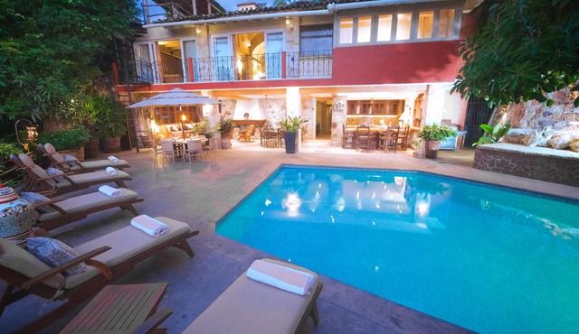 Majestic Tuscan Villa/Over ROMANTIC ZONE/Walk To Beach/Private w/Views/