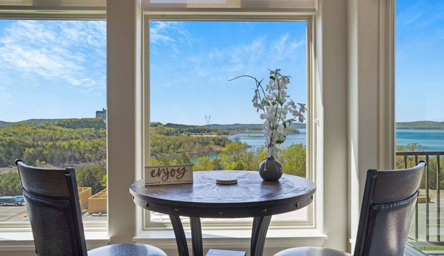 Majestic View Getaway w/Beautiful Lake Views!
