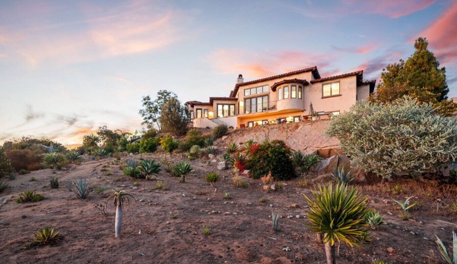 Majestic View Villa in Escondido E - Upper Level