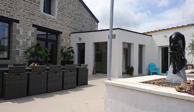 Majestic villa in Nuaillé-d'Aunis with sauna