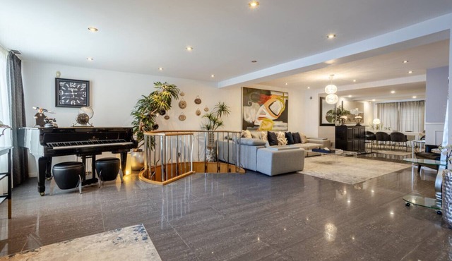 Majestic Villa in Downtown Griffintown