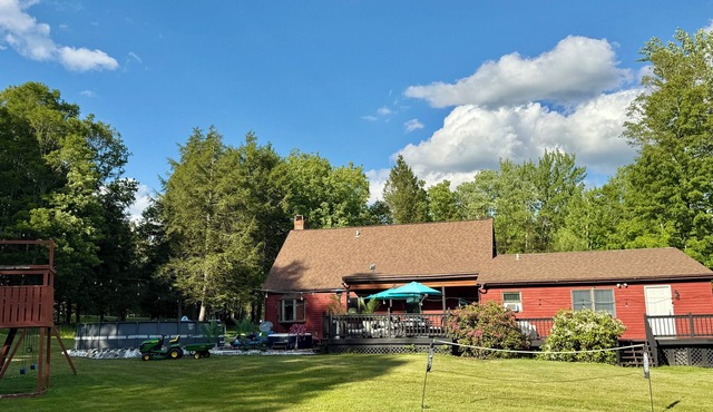 Majestic Villa in Windham - XL Pool, Movie Room, Hot tub, 6 Bedrooms, Gardens