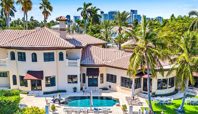Majestic Waterfront Villa/Venice of America/Heated Pool/Canal View & Access/Royal Key
