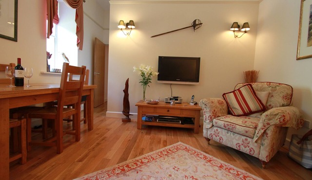 Major's Apartment in Loch Ness Abbey with pool, gym, tennis and more!