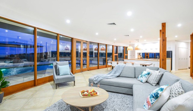 Makai Luxury Lodge - Holiday in Remote Luxury with Panoramic Coastal Views