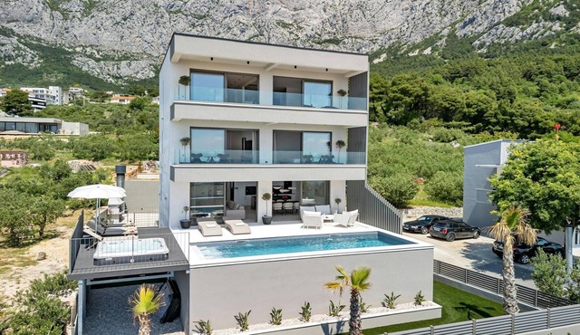 Makarska Family Retreat with Seaview