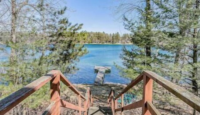 Make Good Choices! LAKE FRONT- 2 King beds and 2 baths