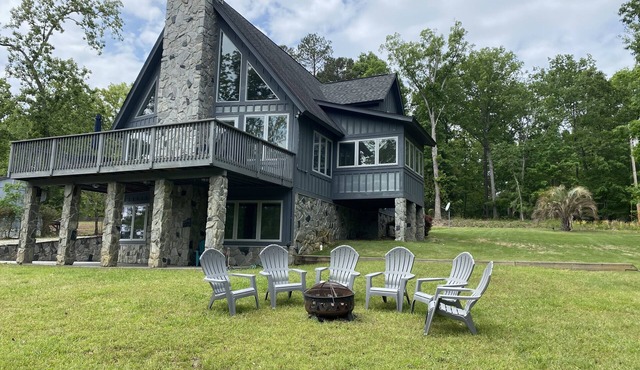 Make Memories at our Spacious 5 Bedroom Lake House right on Lake Murray!