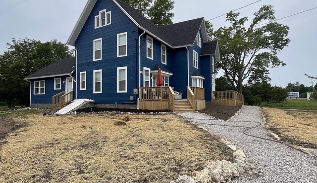 Make time for Lake Time! Close to all FERRIES, BEACHES, PARKS & CEDAR POINT!