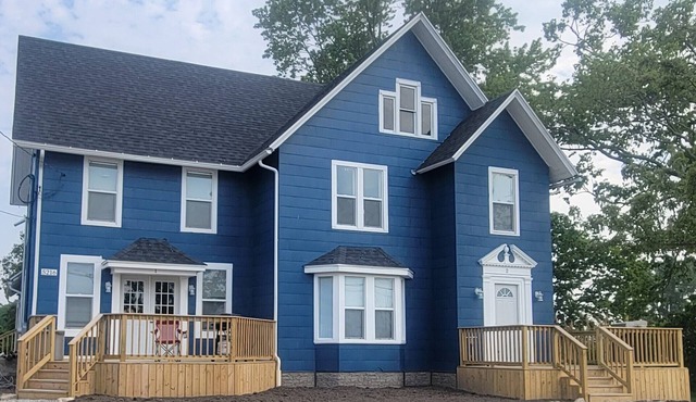 Make time for Lake Time! Close to FERRIES, BEACHES, & CEDAR POINT! Entire House