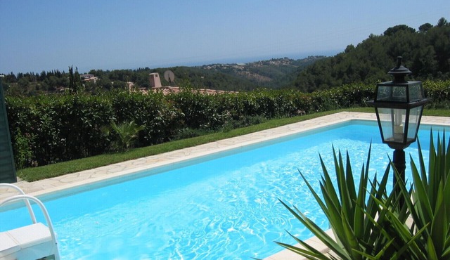 Make your holidays in a beautiful furnished apartment with the sea on the horizon.