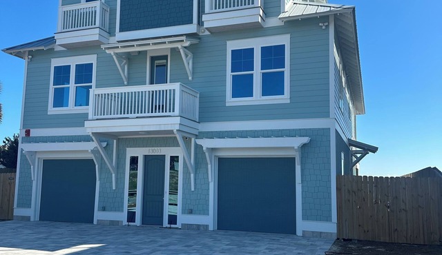 Make Your Mark IInPrivate Gulf Front Home/Pool/Tiki Bar/7 bed/9 bath/Game Room