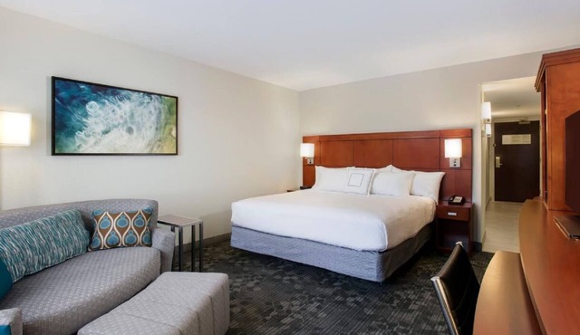 Make Your Trip More Enjoyable! Indoor Pool, Free Parking, Pets Are Welcome!