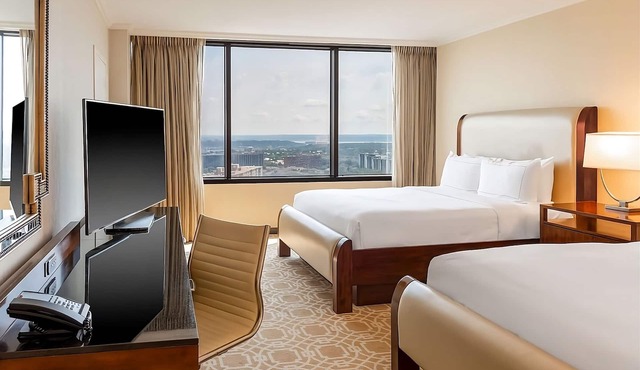 Make Your Trip More Enjoyable! 2 Relaxing Units, Pool, Parking, Pets Allowed!