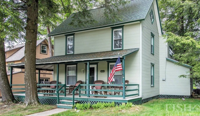 Make yourself at home at "Welch" Cottage in Eagles Mere.