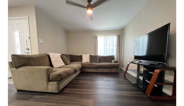 Make yourself at home, newly renovated 3bd 1.5 bth