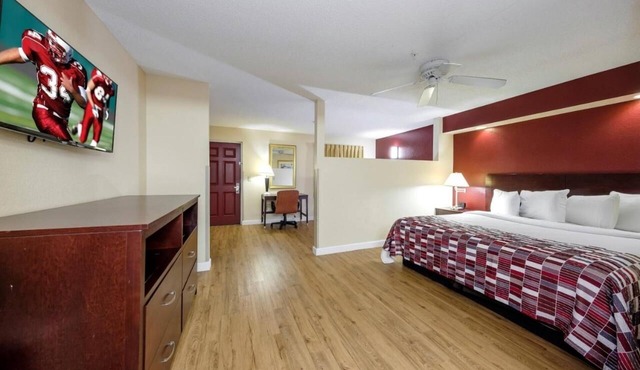 Making The Best Memories Along The Way! Pool, Free Parking, Pets Are Welcome!