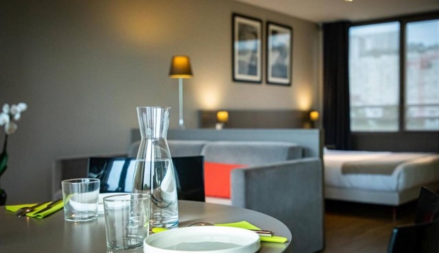 Making The Best Memories Along The Way! Minutes to Tête d'Or Park! Pets Allowed!