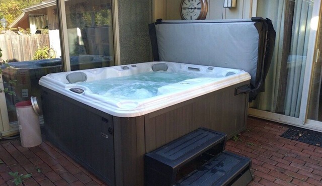 Making your amazing vacation more amazing! Main house-swimming pool-hot tub-golf