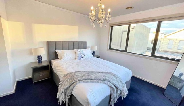 Mako House - Modern, Upscale and Great for Large Families!