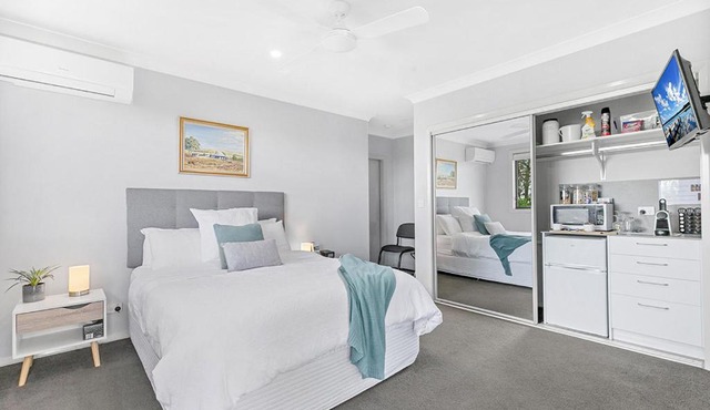 Mala Retreat Chardonnay Studio Immaculate and Comfortable