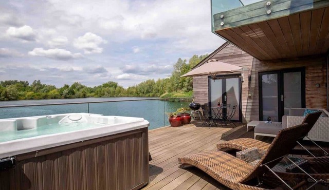 Malachite Lakehouse | Hot Tub & Dog Friendly