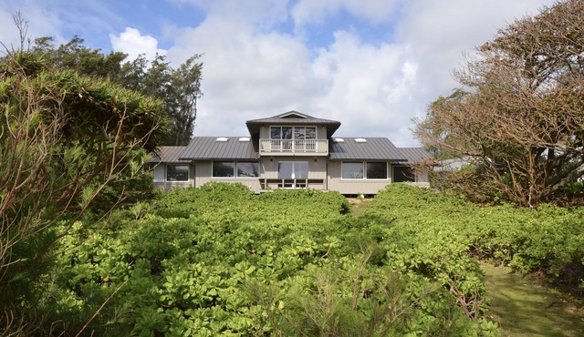Malaekahana Beachfront Oasis Steps from Excellent Sandy-Bottom Swimming