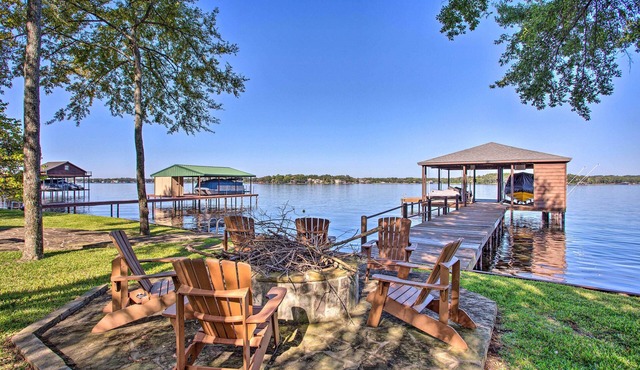 Malakoff Home w/ Deck & Fire Pit: Cedar Creek Lake